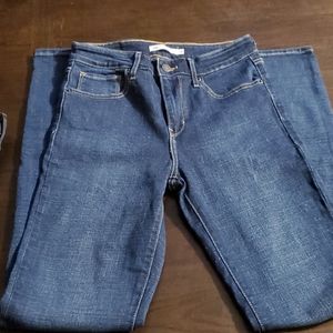 Size 28 Levi's skinny